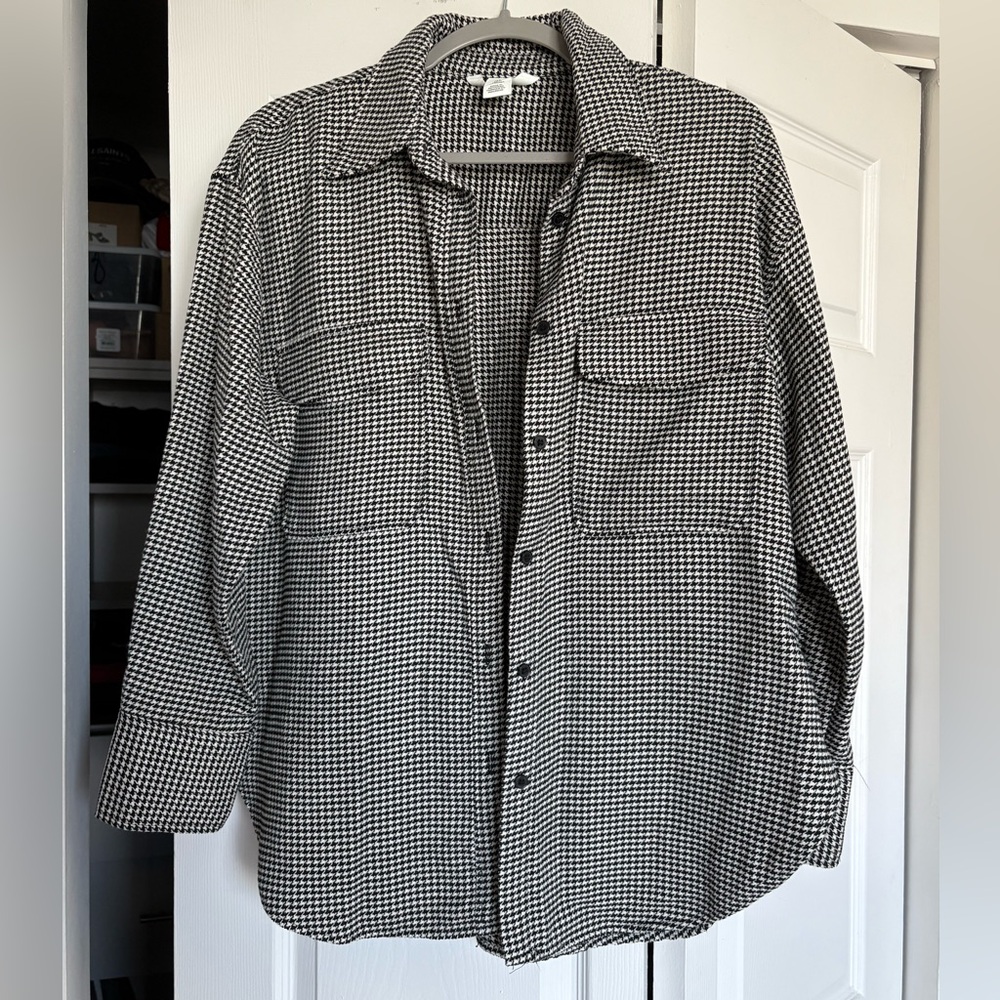 Women’s Black and White Houndstooth shacket